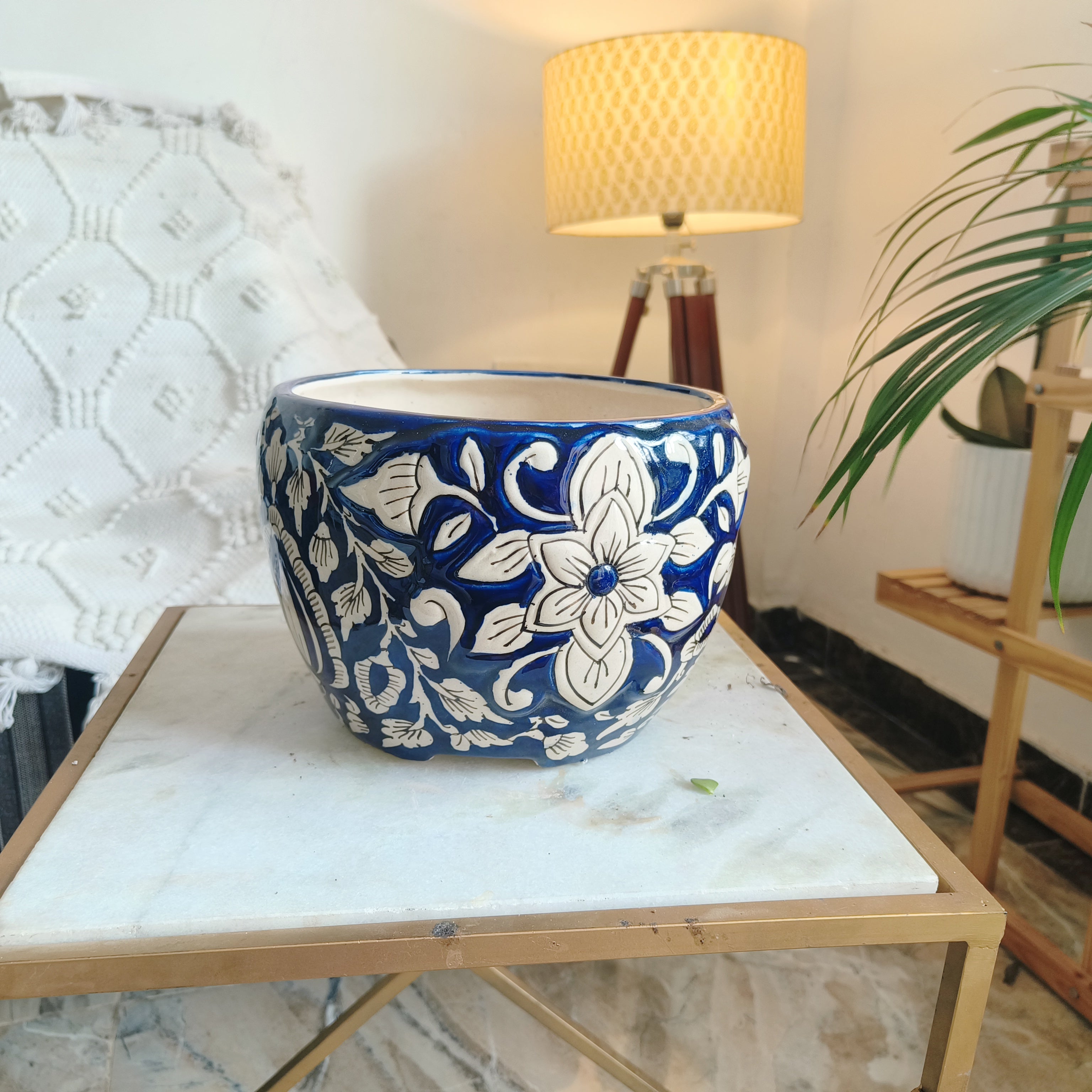 Mughal style with white flower print ceramic pot size 20 by 15 cm