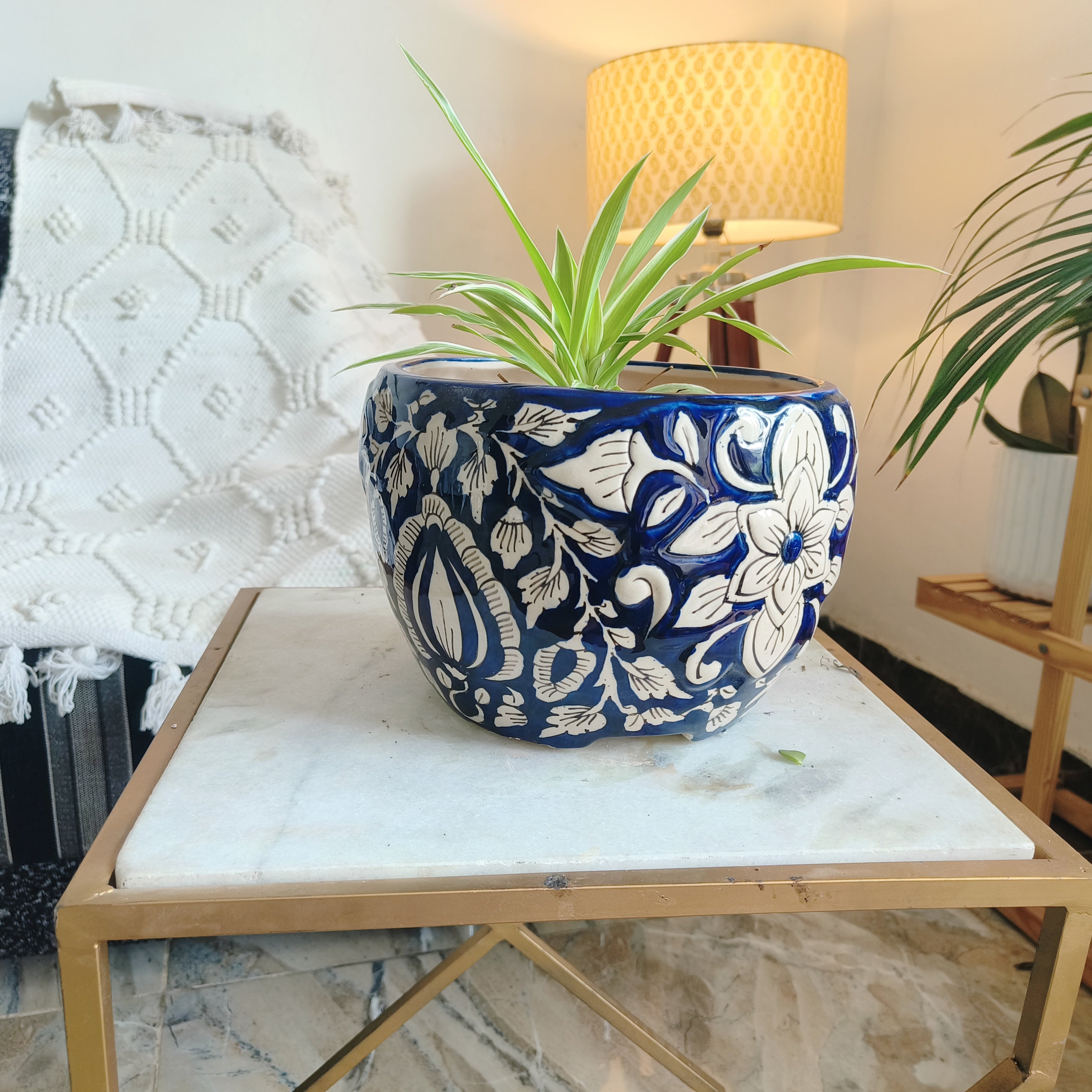 Mughal style with white flower print ceramic pot size 20 by 15 cm