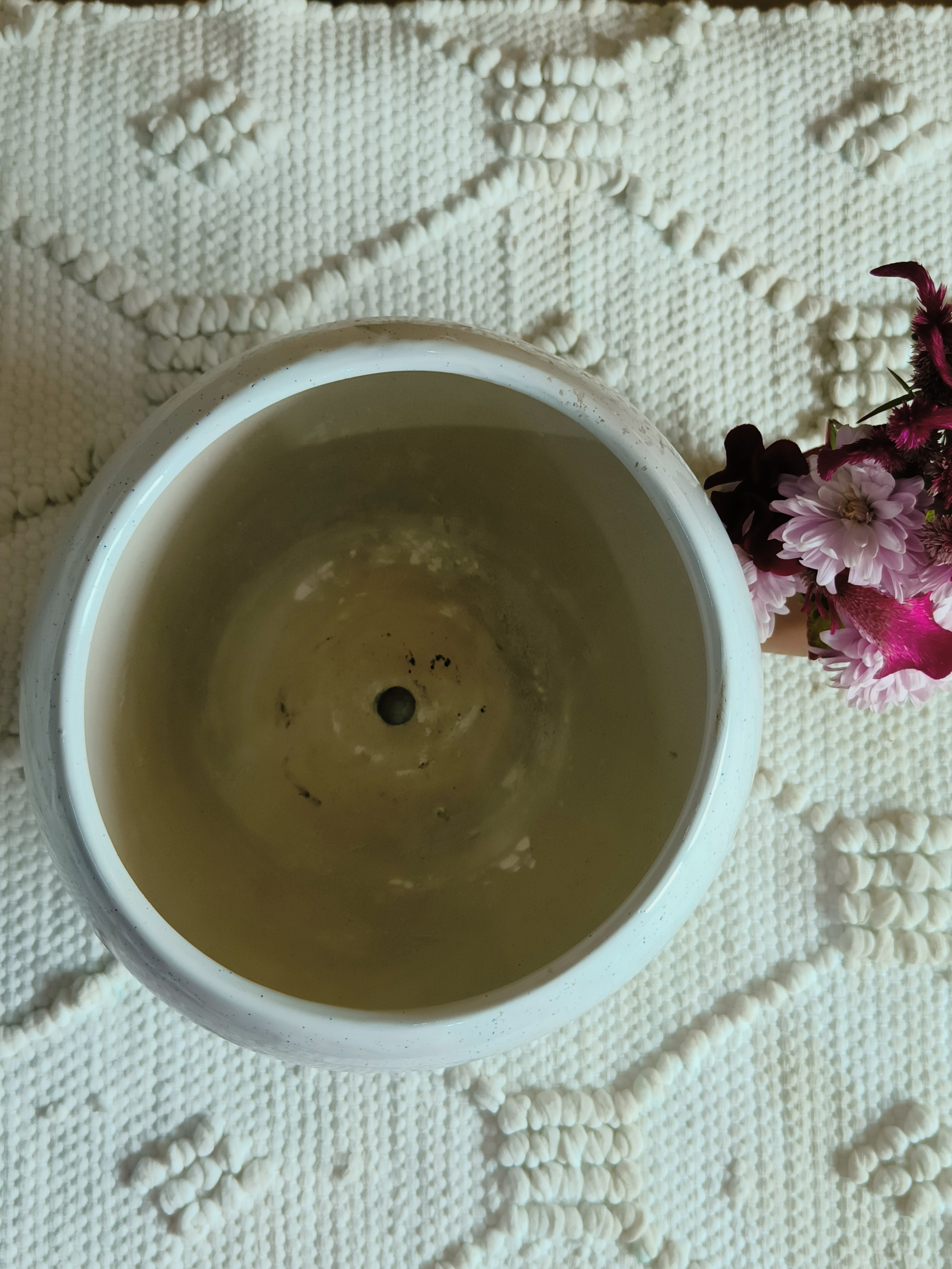 Milky White Apple pot 8