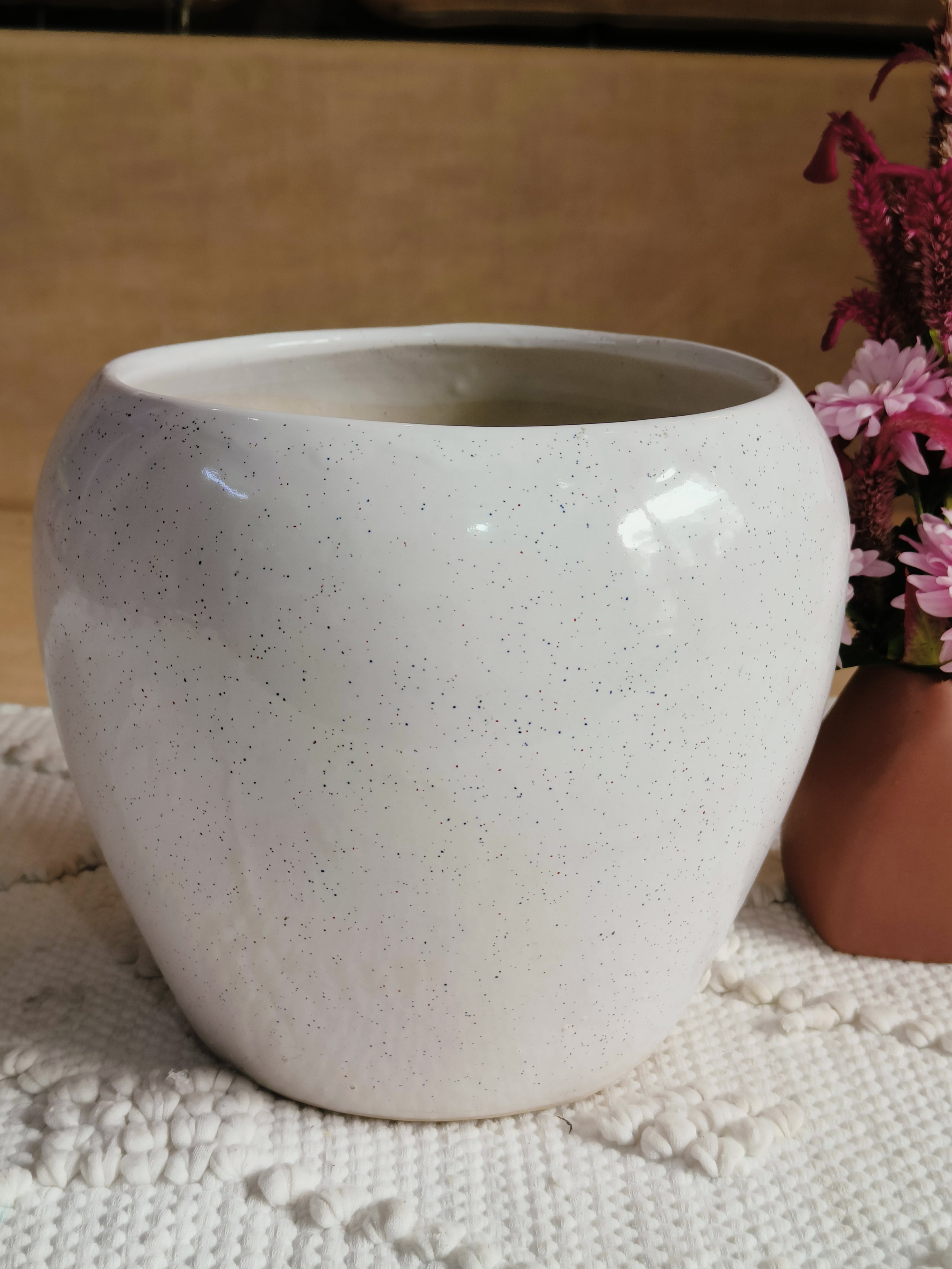 Milky White Apple pot 8
