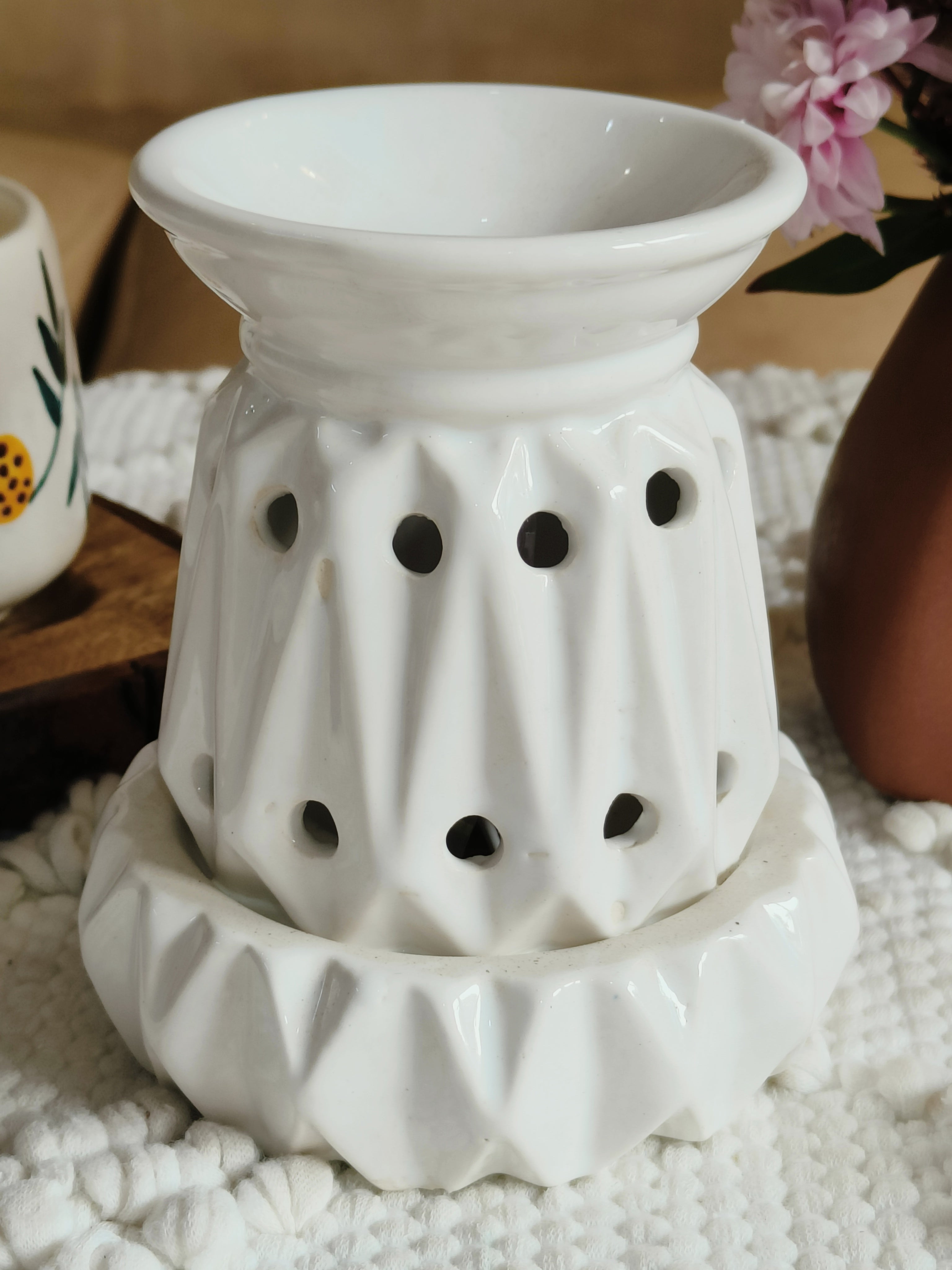 Electric aroma diffuser ( Self Pattern Shape )