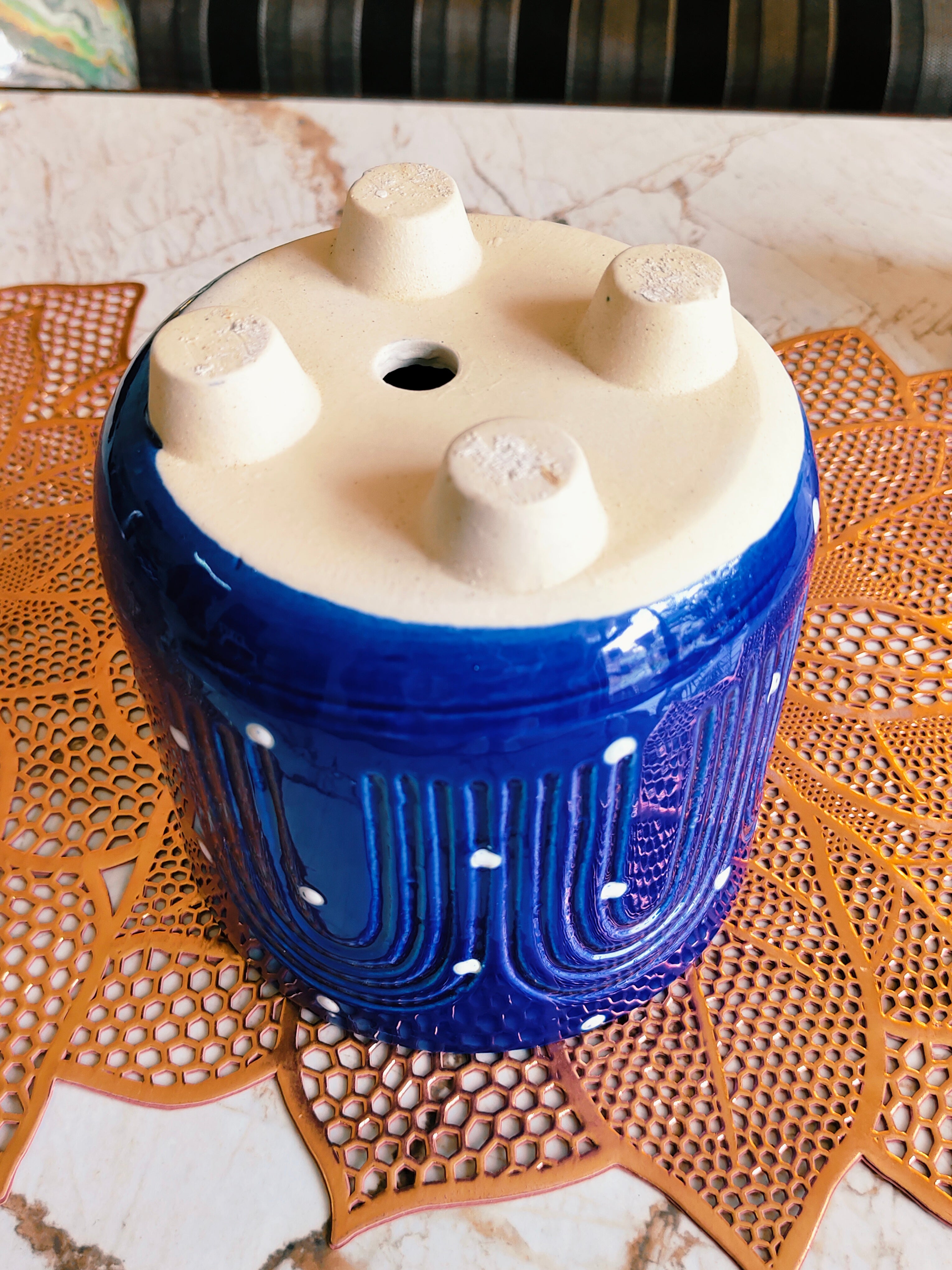Abstract pot 6 inches
