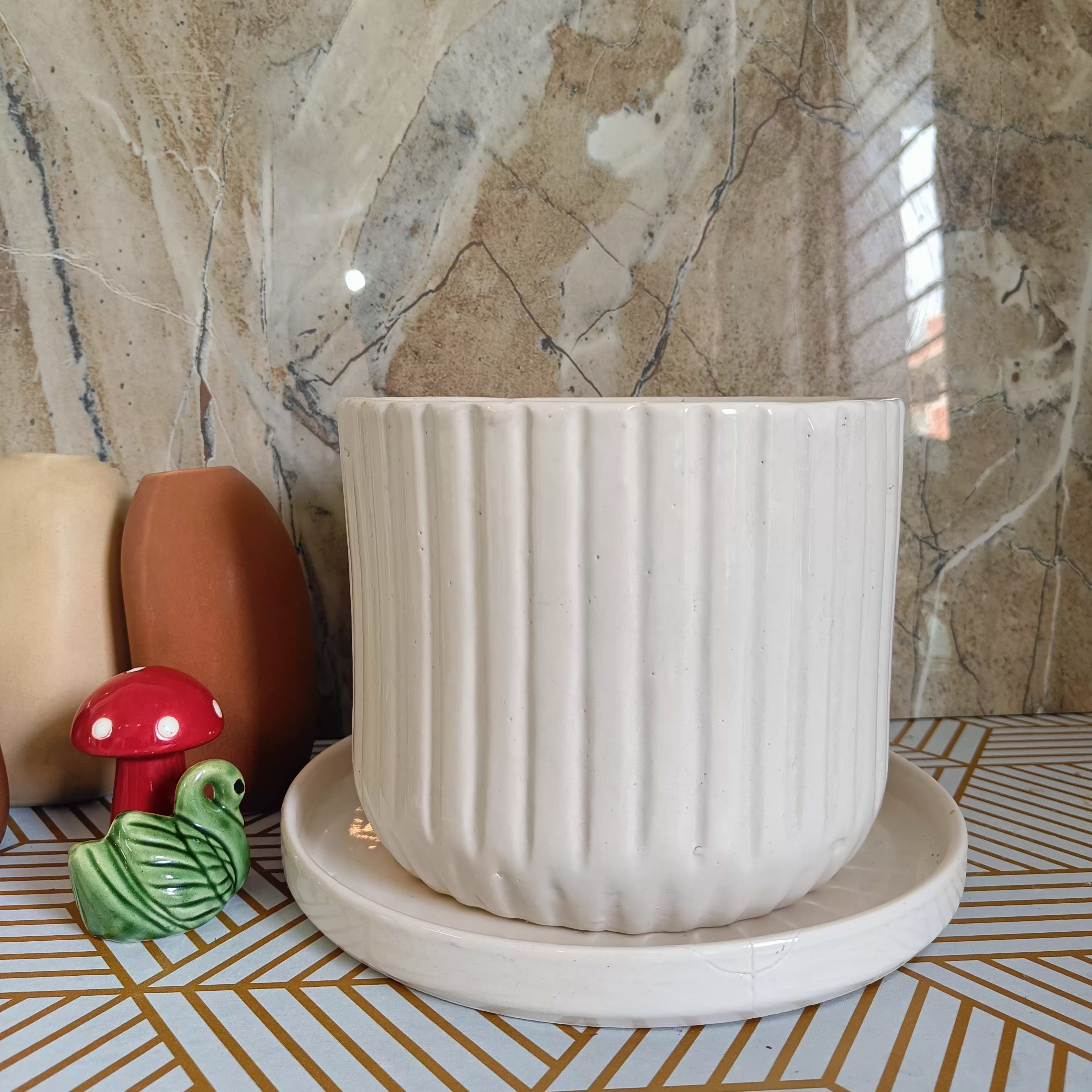 White Stripped pot 8 with Tray