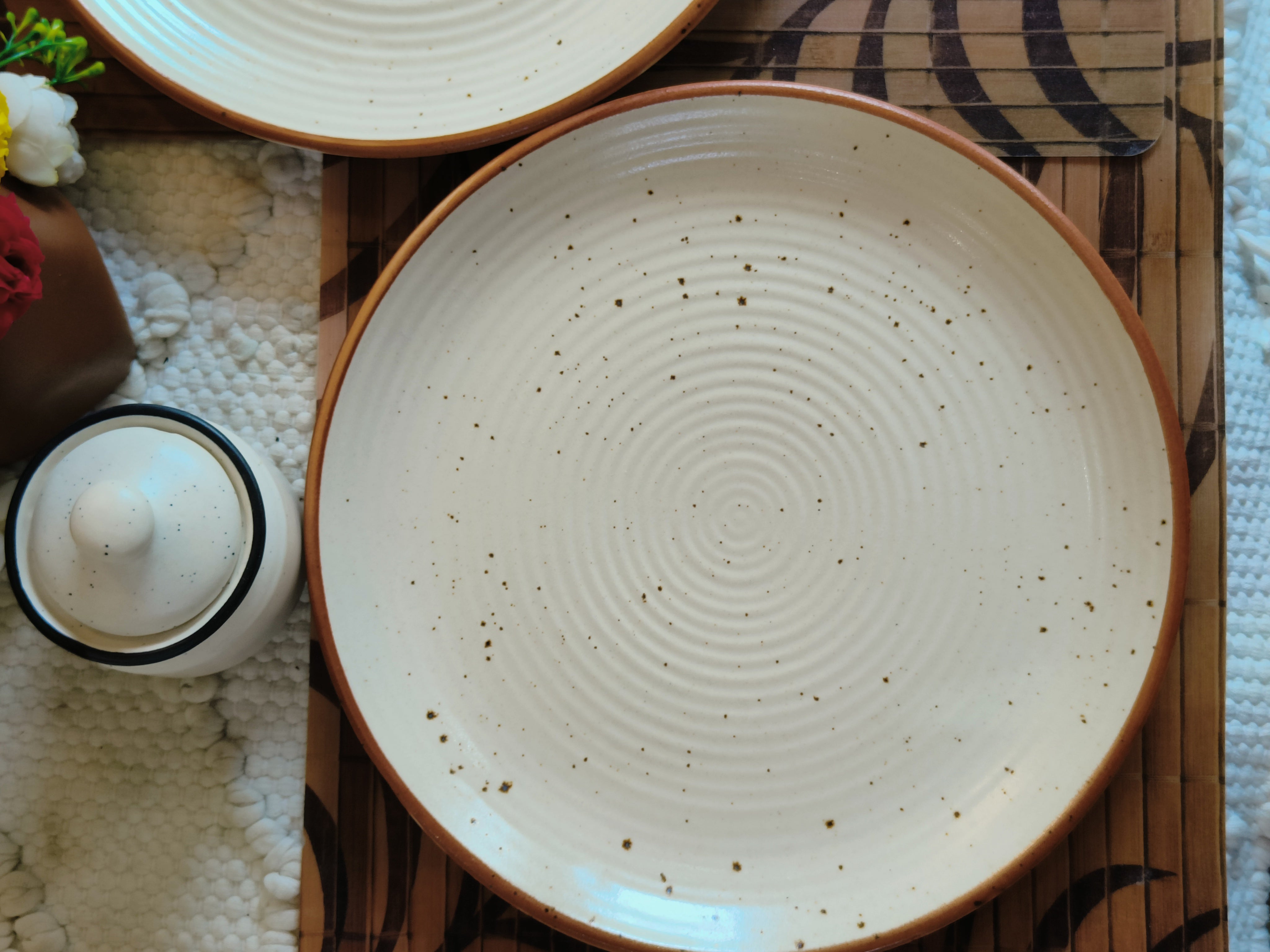 New White Ribbe Design Dinner Plate Set of 2