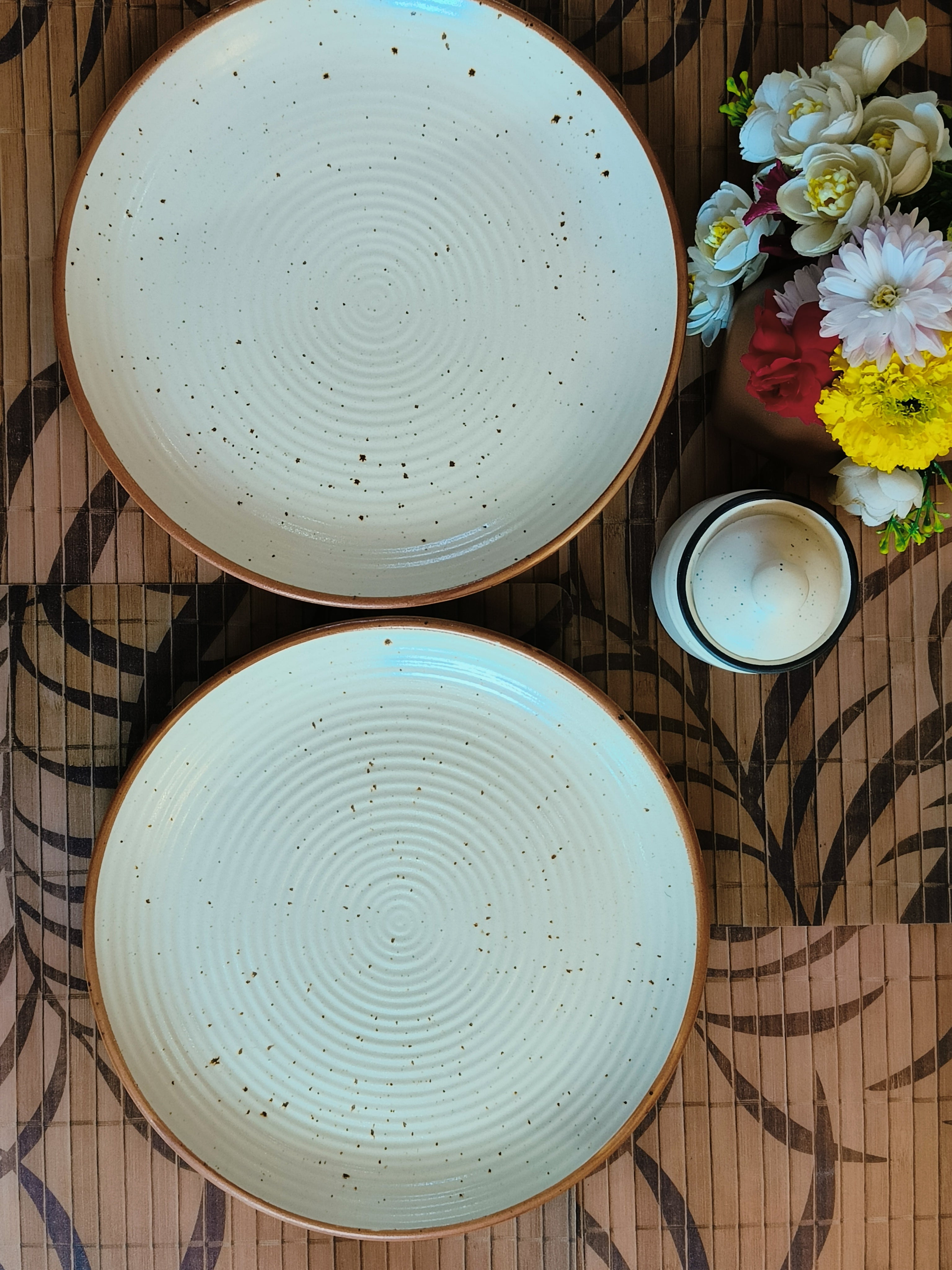 New White Ribbe Design Dinner Plate Set of 2