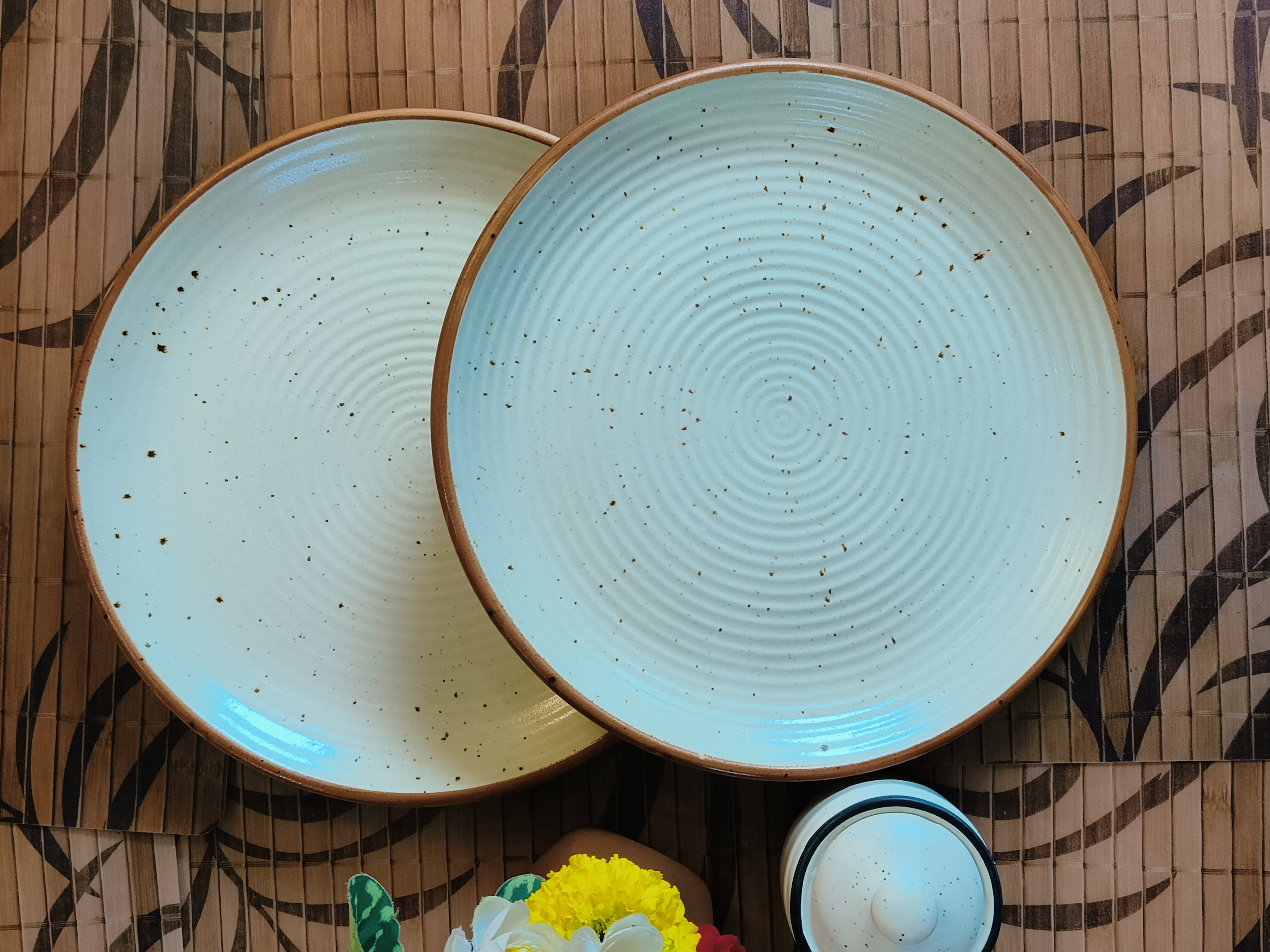 New White Ribbe Design Dinner Plate Set of 2